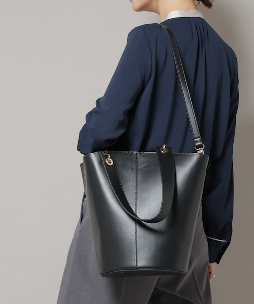 アシンメトリーハンドルバケツトート