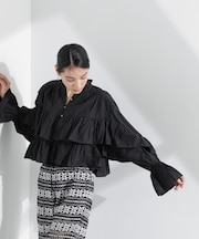Sara mallika／COTTON VOLUMEFRILL SHORTBLOUSE