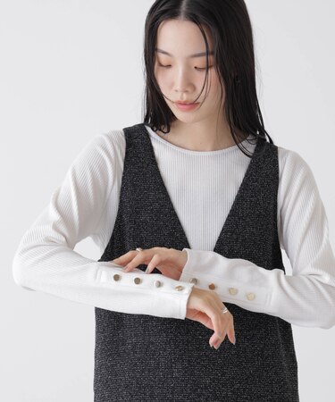 メタルボタンスリーブクルーネックリブカットトップス