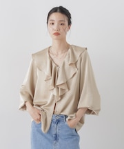 エンボスサテンフリルカラーブラウス