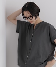 バックカットソー切り替えスキッパーブラウス