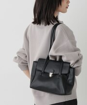 スクエアフラップロングショルダーボストンバッグ