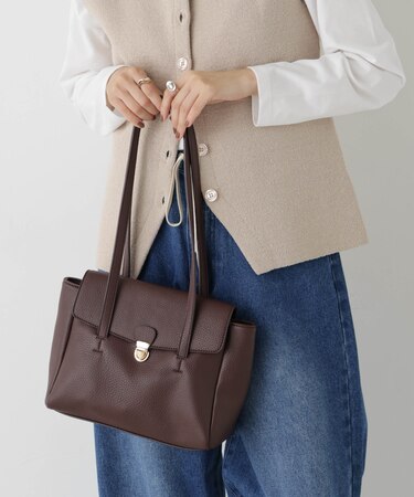 スクエアフラップロングショルダーボストンバッグ