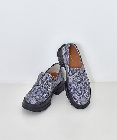 厚底ローファー