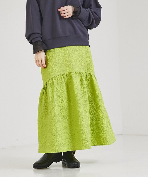 エンボスティアードスカート