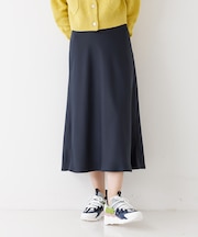 サテンスリットスカート