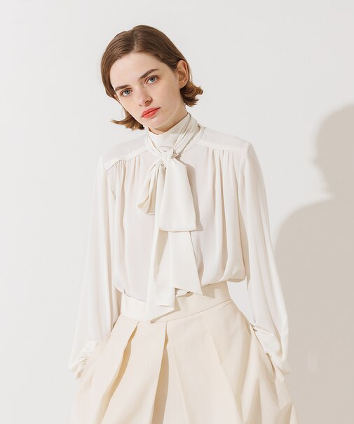 ボウタイブラウス