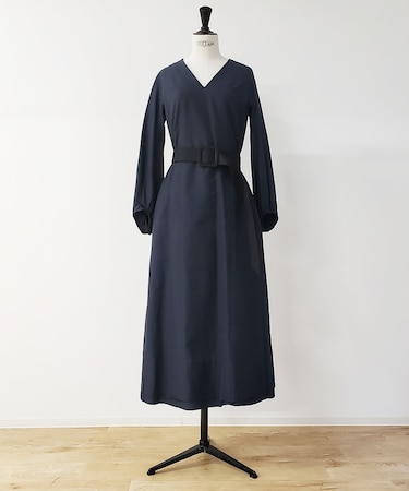 グログランベルト付きVネックドレス