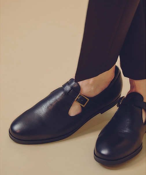 Tストラップ バックル シューズ