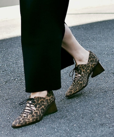 レースアップマニッシュパンプス