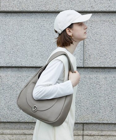 Hoval/ソフトレザーホーボバッグ