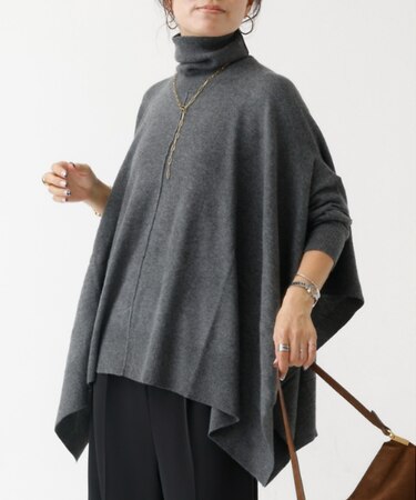 タートルネックポンチョ