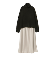 タートルネックニット × サテンスカート（セットアイテム）