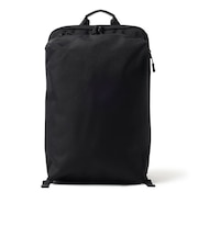 ソリッド マルチポケット バックパック