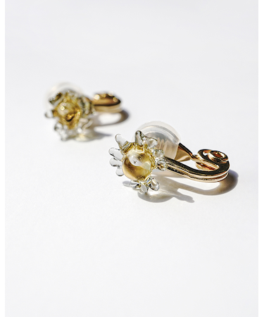 イイダ傘店 イヤリング 夕暮れのカモミール（グレー）NF