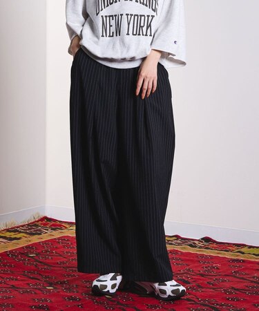 STRIPE TUCK BARREL PANTS