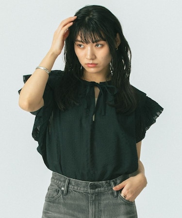SUCKER FRILL BLOUSE