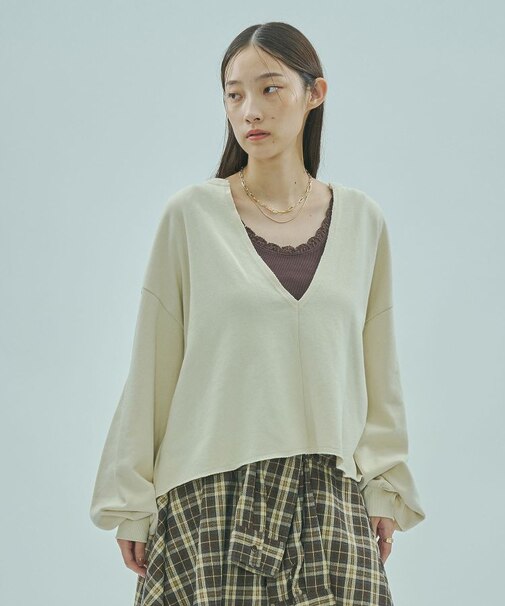 V-NECK SWEATSHIRT