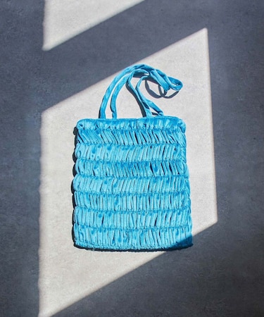 beej Gathered velour bag