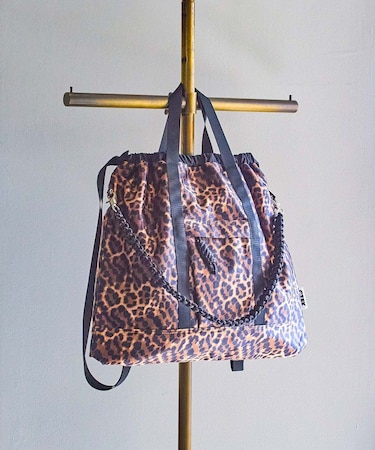 CONTROL FREAK NYLON 3WAY SQUARE TOTE LEOPARD