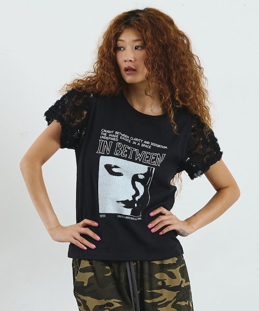LACE SLEEVE GRAPHIC TOP