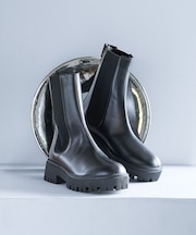 LEATHER CHELSEA BOOTS