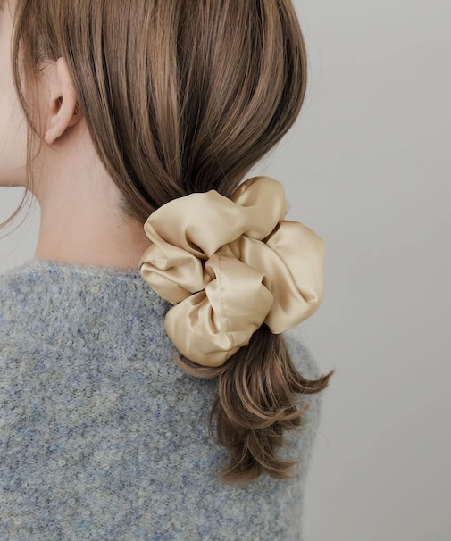 サテンボリュームビッグシュシュ