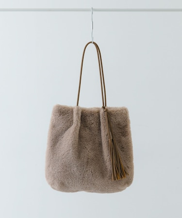 タッセル付フラッフィトートバッグ