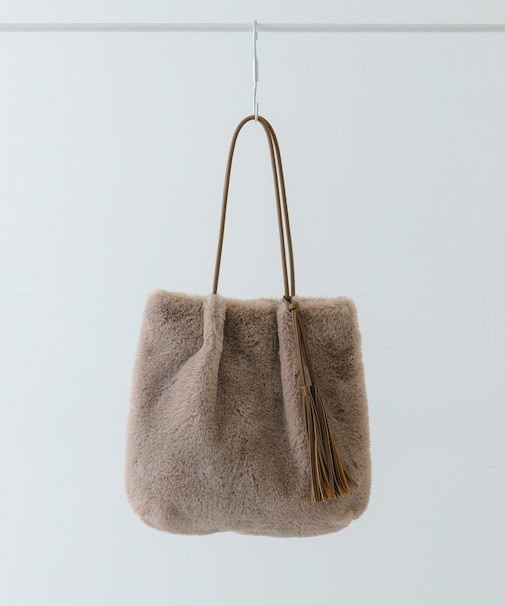 タッセル付フラッフィトートバッグ