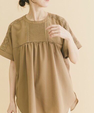 ピンタックレースブラウス