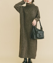 タートルネックニットワンピース