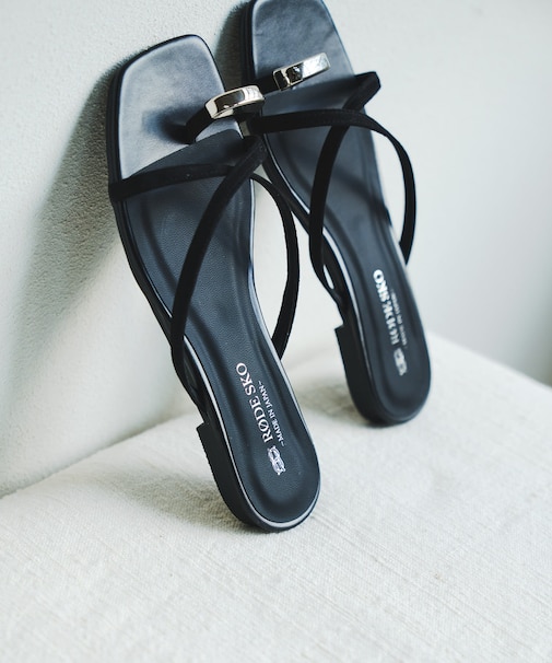 『MADE IN JAPAN』プチメタルクロスフラットサンダル