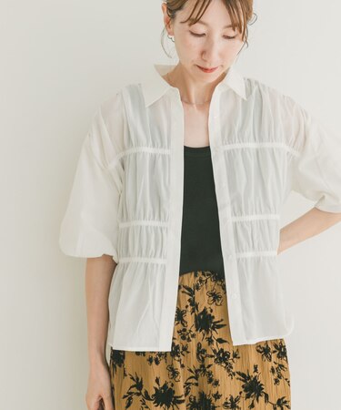 シャーリングハーフスリーブブラウス