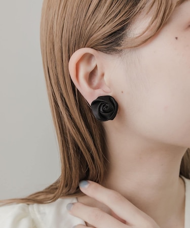 サテンローズイヤリング