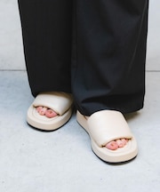 プラットフォームパフサンダル