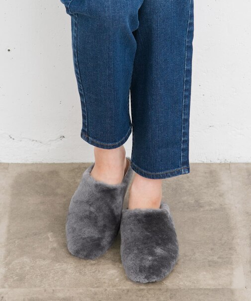 CORSO ROMA， 9　ファーサンダル∴