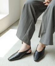 バックストラップスクエアパンプス