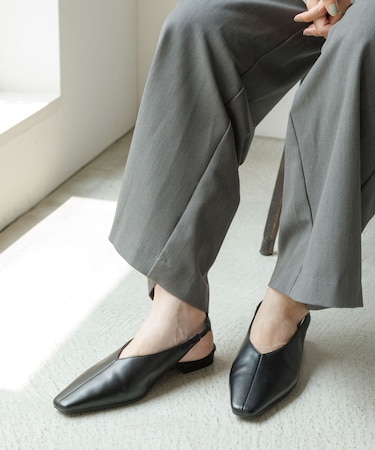 バックストラップスクエアパンプス