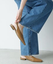 バックストラップスクエアパンプス