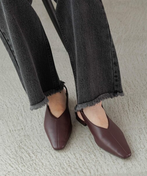 バックストラップスクエアパンプス