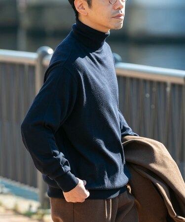 イタリア糸メリノウールタートルネックニット