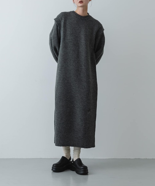 ショルダータックニットワンピース