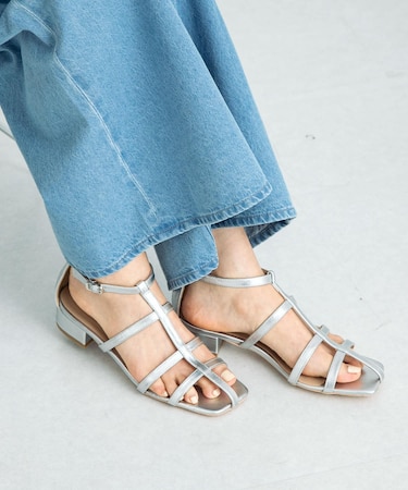 ナローストラップサンダル