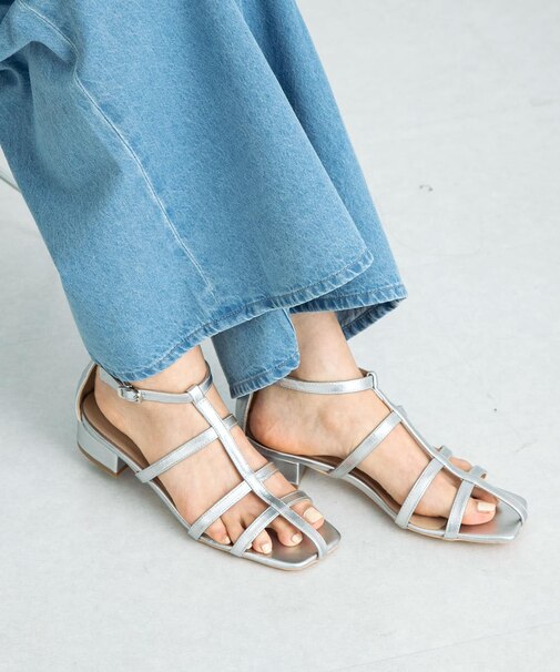 ナローストラップサンダル