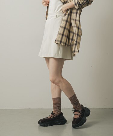 タックショートパンツ