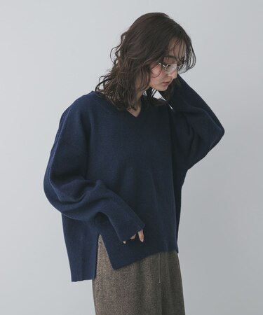 『洗濯可』サイドスリットVネックニット
