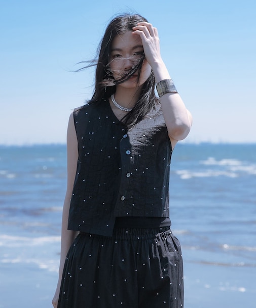 new basic オーガンジードットピンタックベスト