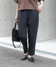 タックテーパードストレッチパンツ