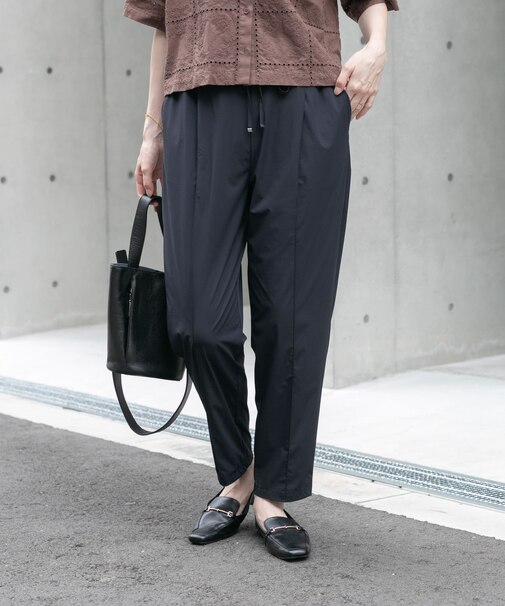 タックテーパードストレッチパンツ