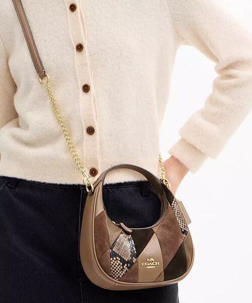 COACH パッチ付きボディバッグ ブラウン COACH パッチ付きボディバッグ COACH パッチ付きボディバッグ